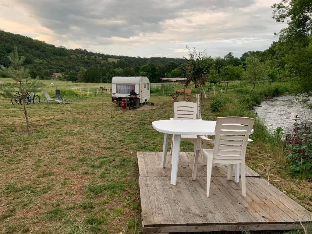 Ubytovani V Karavanu Bzany Buitenkant foto