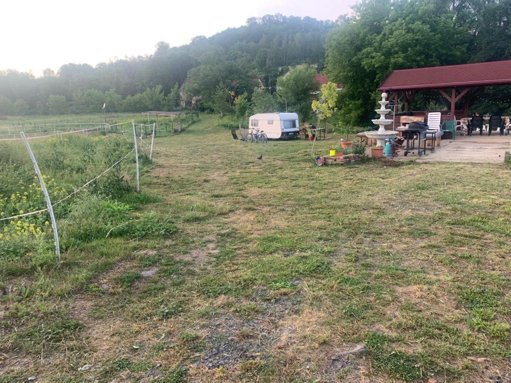 Ubytovani V Karavanu Bzany Buitenkant foto